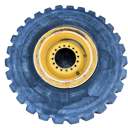 Däck med fälg 20,5x25